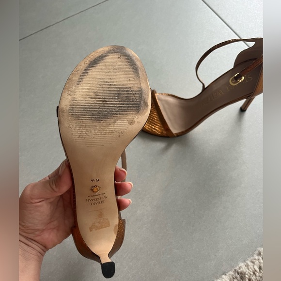 Stuart Weitzman gold snakeskin heel - Picture 4 of 5